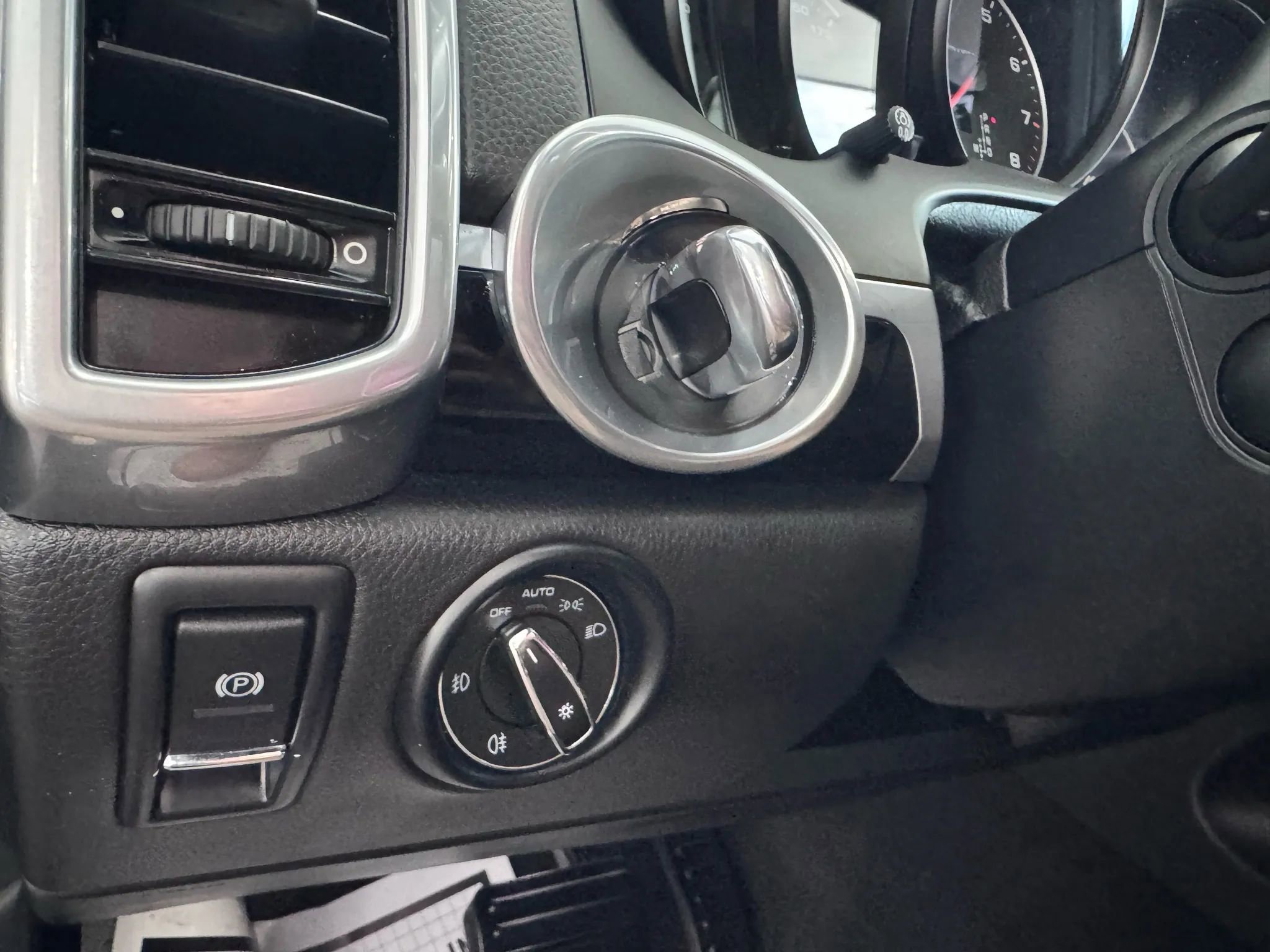 Used 2018 Porsche Cayenne Platinum Edition image 26