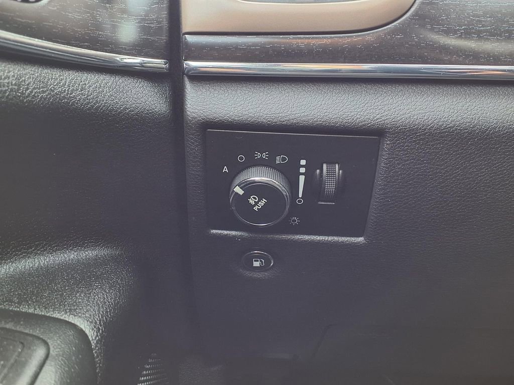 Used 2014 Jeep Grand Cherokee Limited image 18
