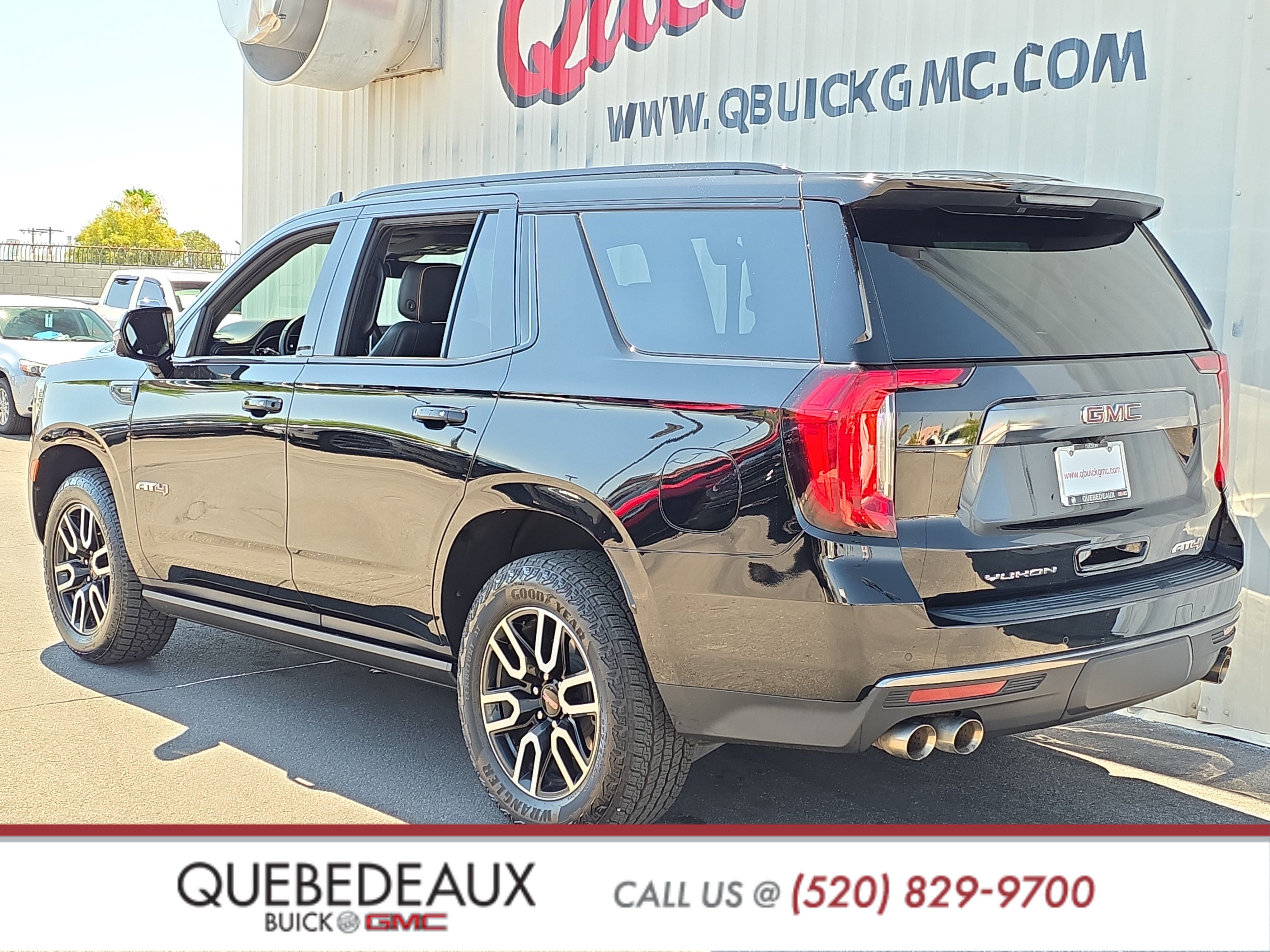 Used 2023 GMC Yukon AT4 w/ Technology Package AWD/4WD image 5