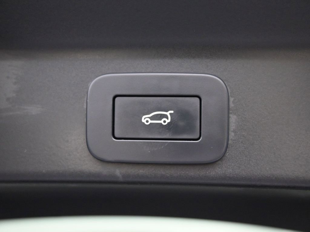 Used 2024 Jaguar F-PACE R-Dynamic S image 15