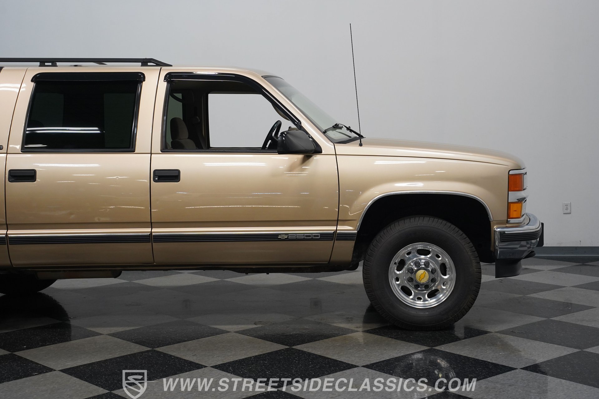 Used 1999 Chevrolet Suburban 2500 w/ Preferred Equipment Group 2 RWD image 30