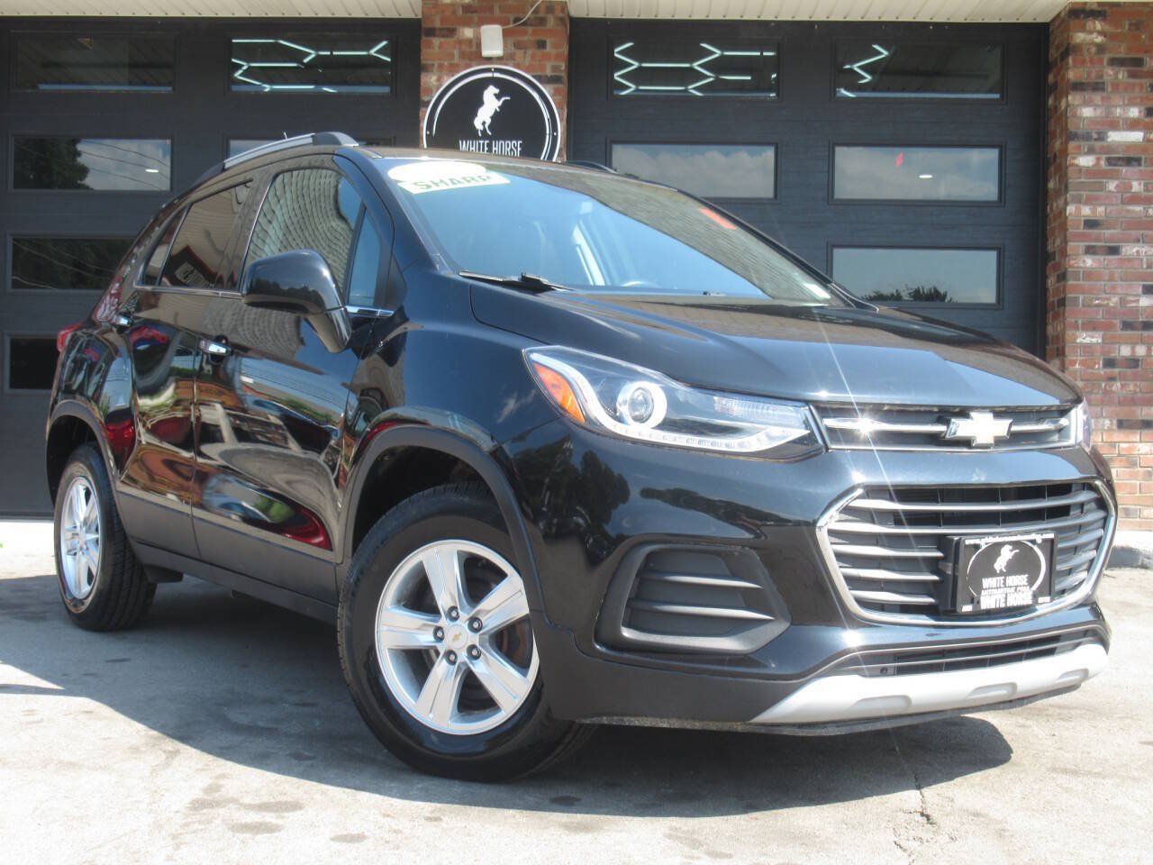 Used 2020 Chevrolet Trax LT w/ Sun & Sound Package AWD/4WD image 1