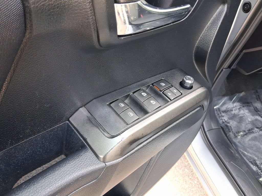 Used 2017 Toyota Tacoma TRD Sport w/ Tow Package RWD image 17
