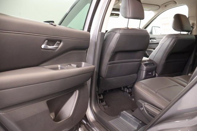 New 2025 Nissan Pathfinder SL w/ Black Appearance Package image 26