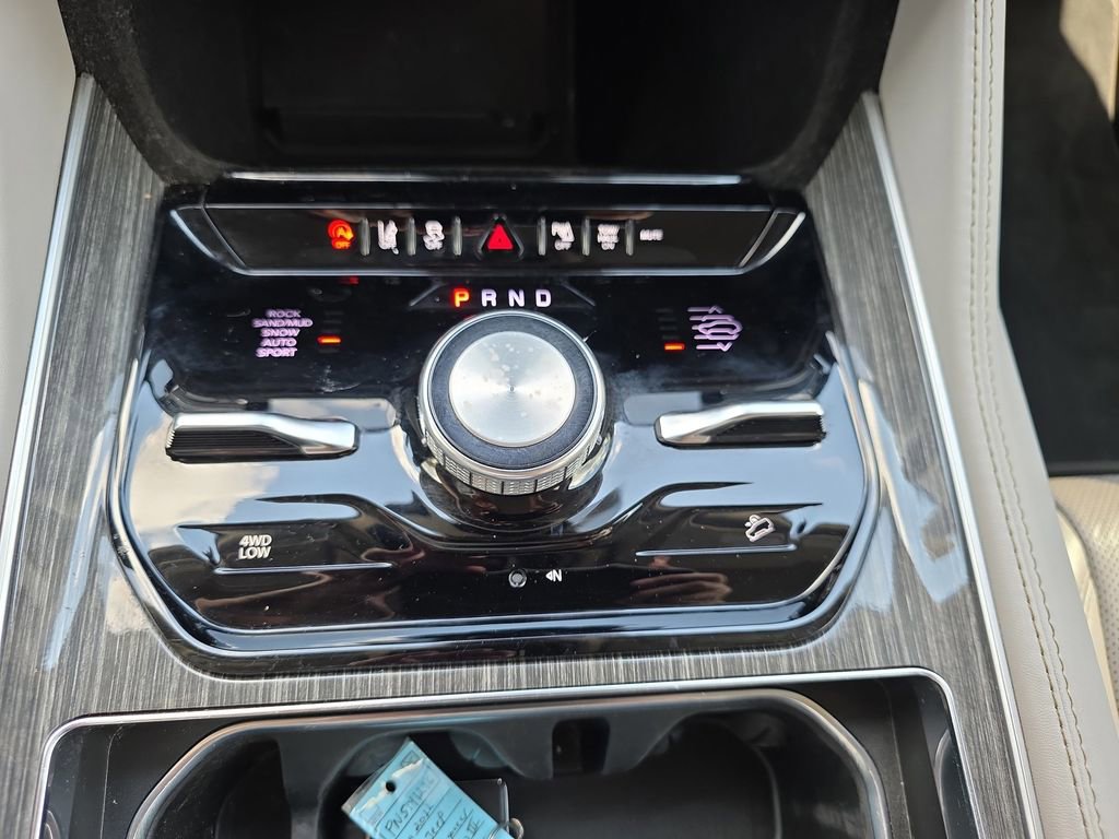 Used 2022 Jeep Wagoneer Series III w/ Flexible Seating Group image 28