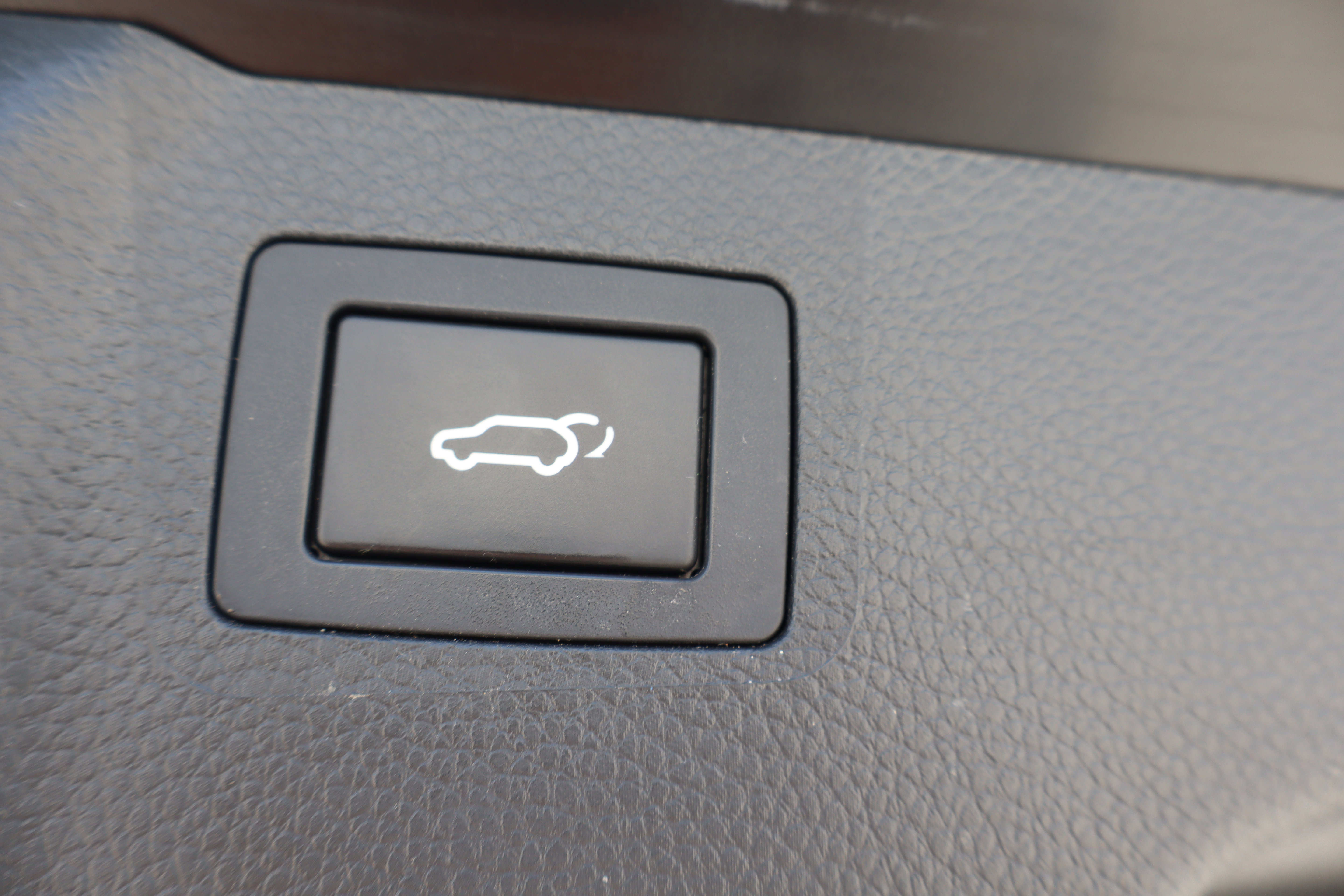 Used 2018 Hyundai Santa Fe Limited FWD image 29