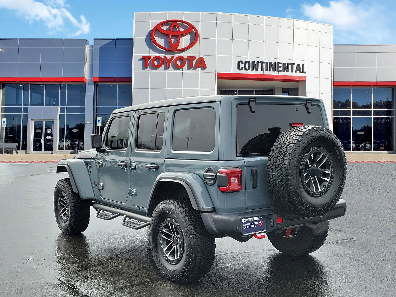 Used 2024 Jeep Wrangler Unlimited Rubicon image 3