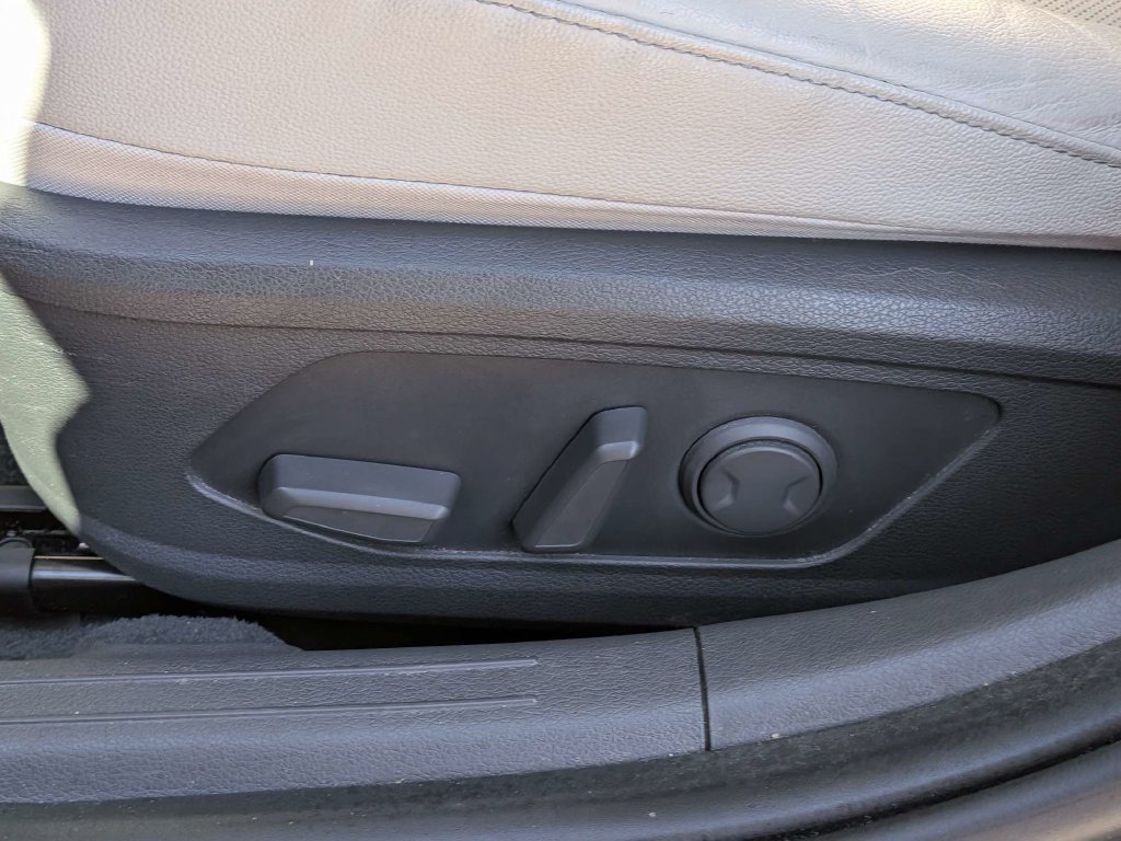 Used 2023 Hyundai Sonata Limited w/ Preferred Accessory Package FWD image 17