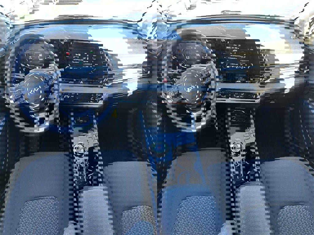 Used 2023 Kia Sportage LX image 16