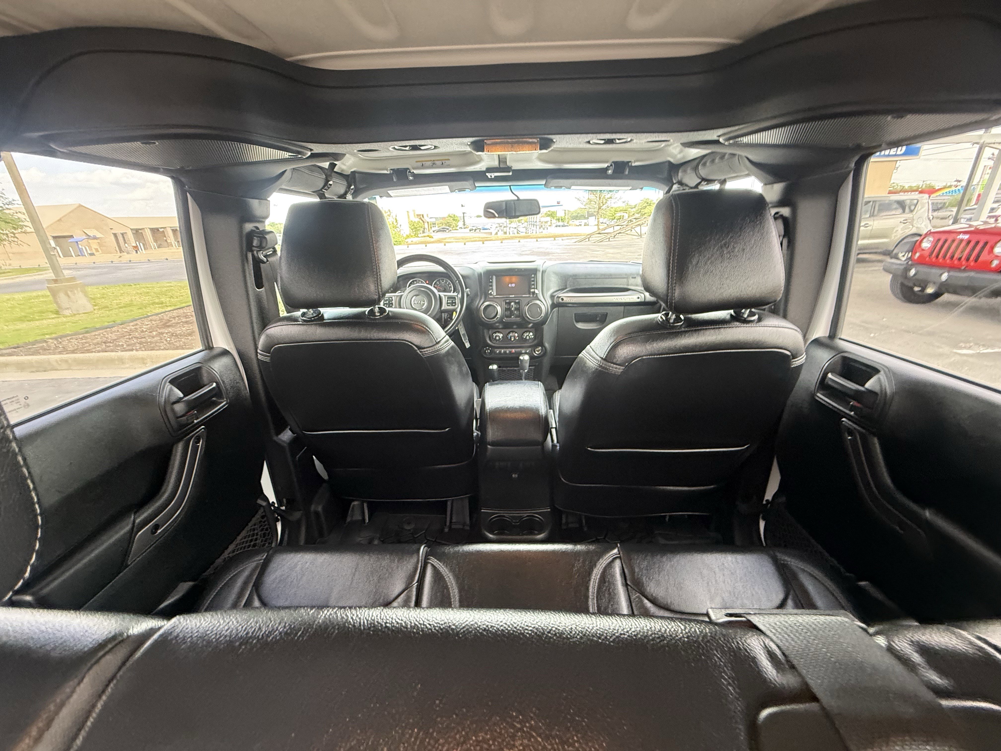 Used 2018 Jeep Wrangler Unlimited Sahara AWD/4WD image 11