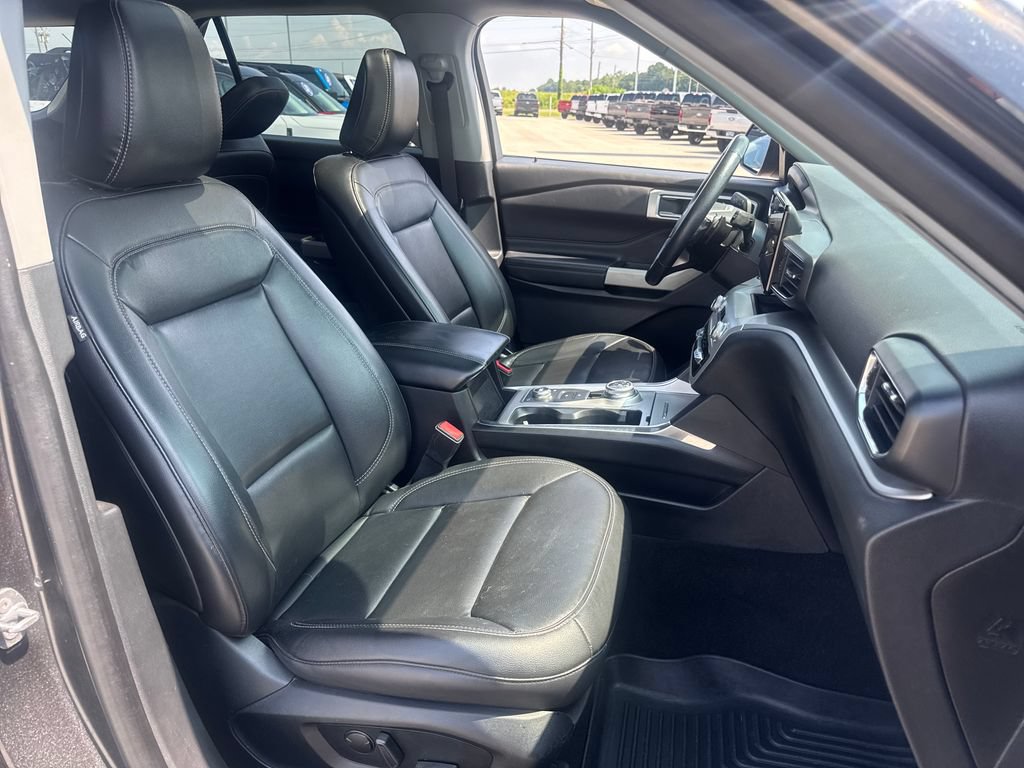 Used 2020 Ford Explorer XLT w/ Equipment Group 202A AWD/4WD image 10