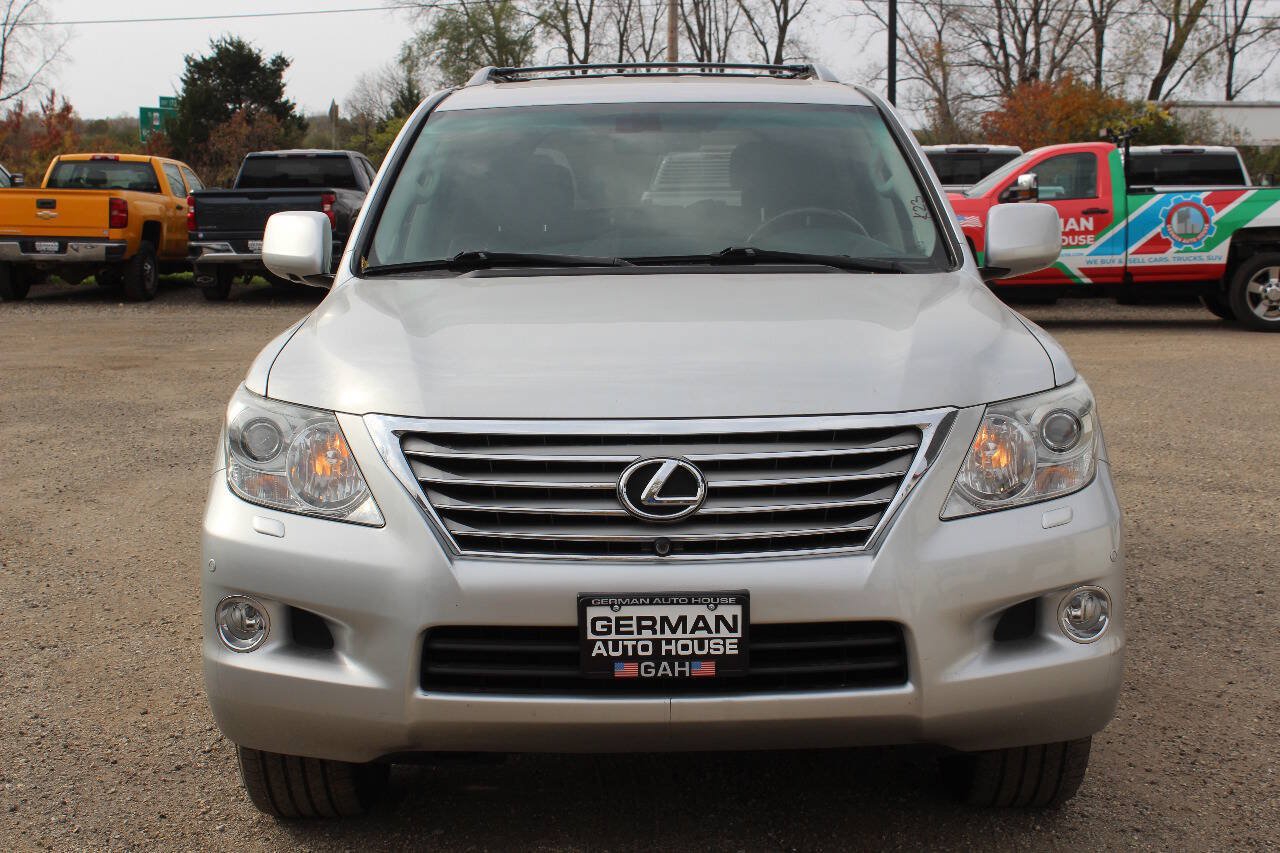 Used 2011 Lexus LX 570 4WD w/ Luxury Pkg image 2