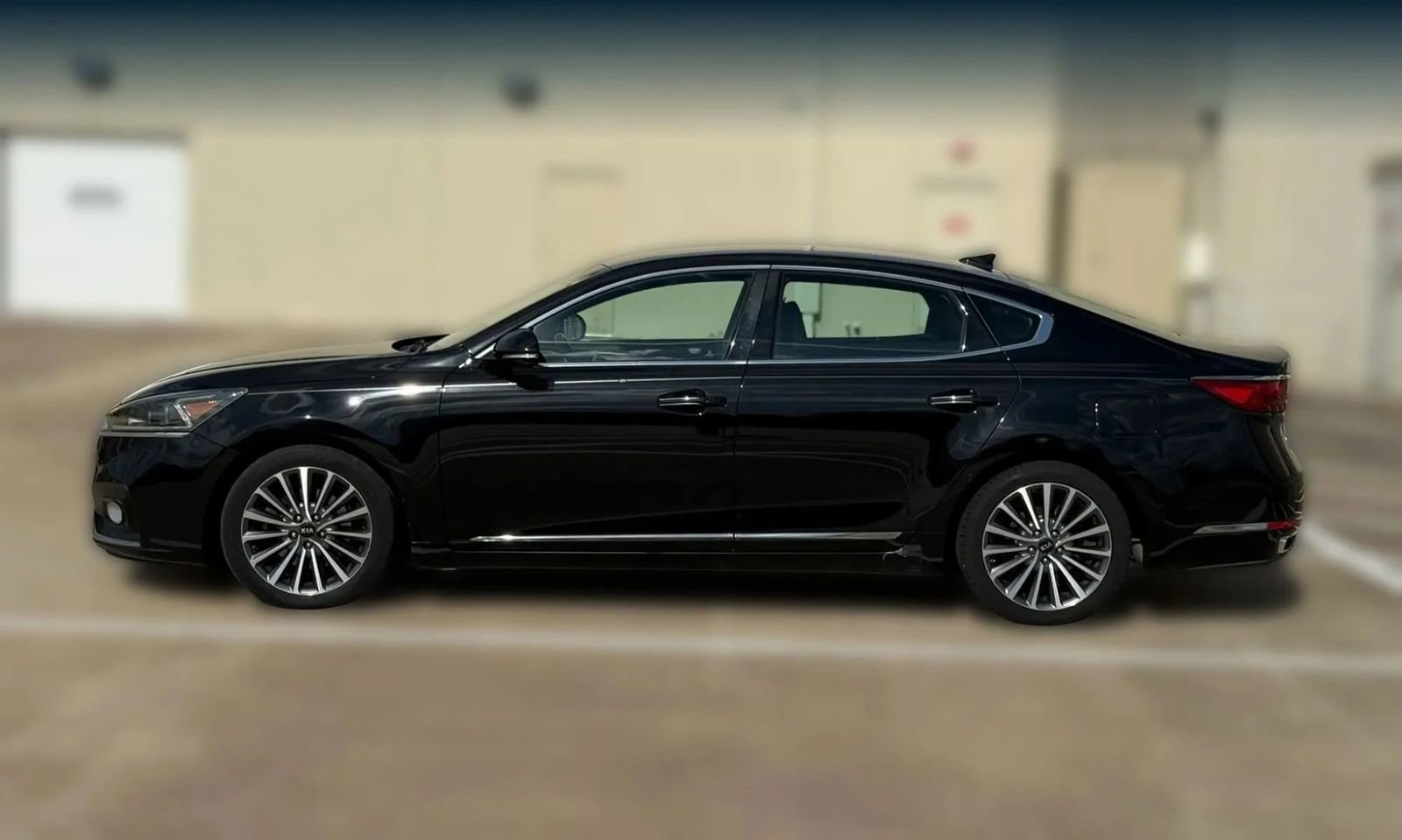 Used 2017 Kia Cadenza Premium FWD image 5