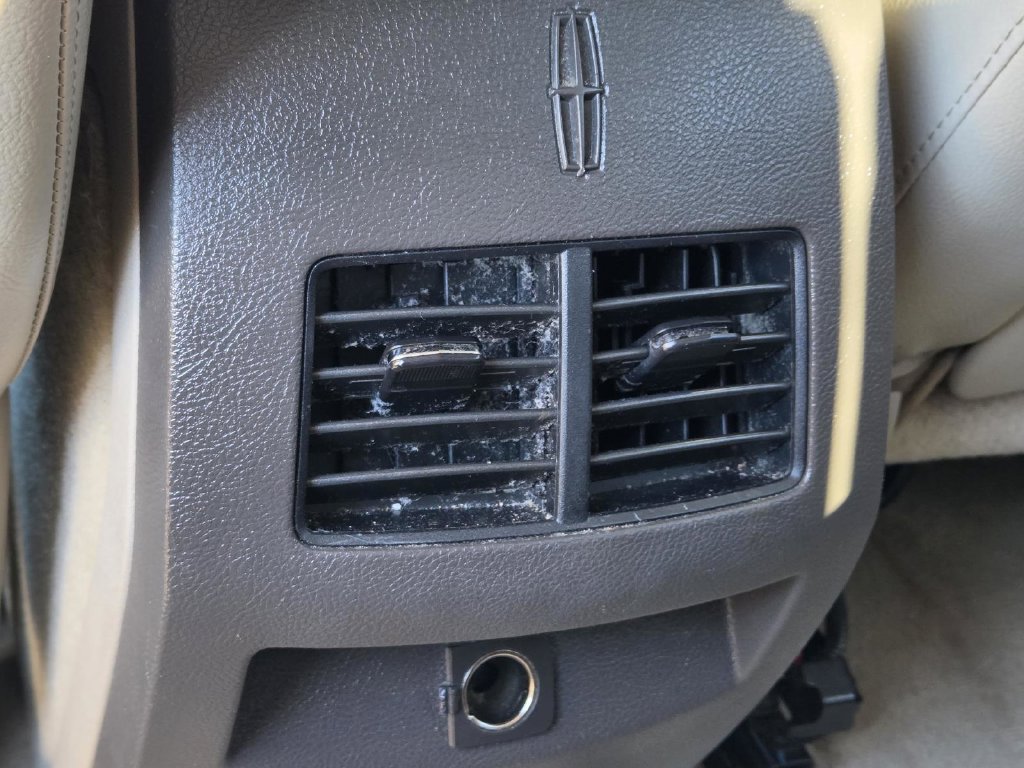 Used 2011 Lincoln MKX 2WD w/ 101A Rapid Spec Order Code image 45
