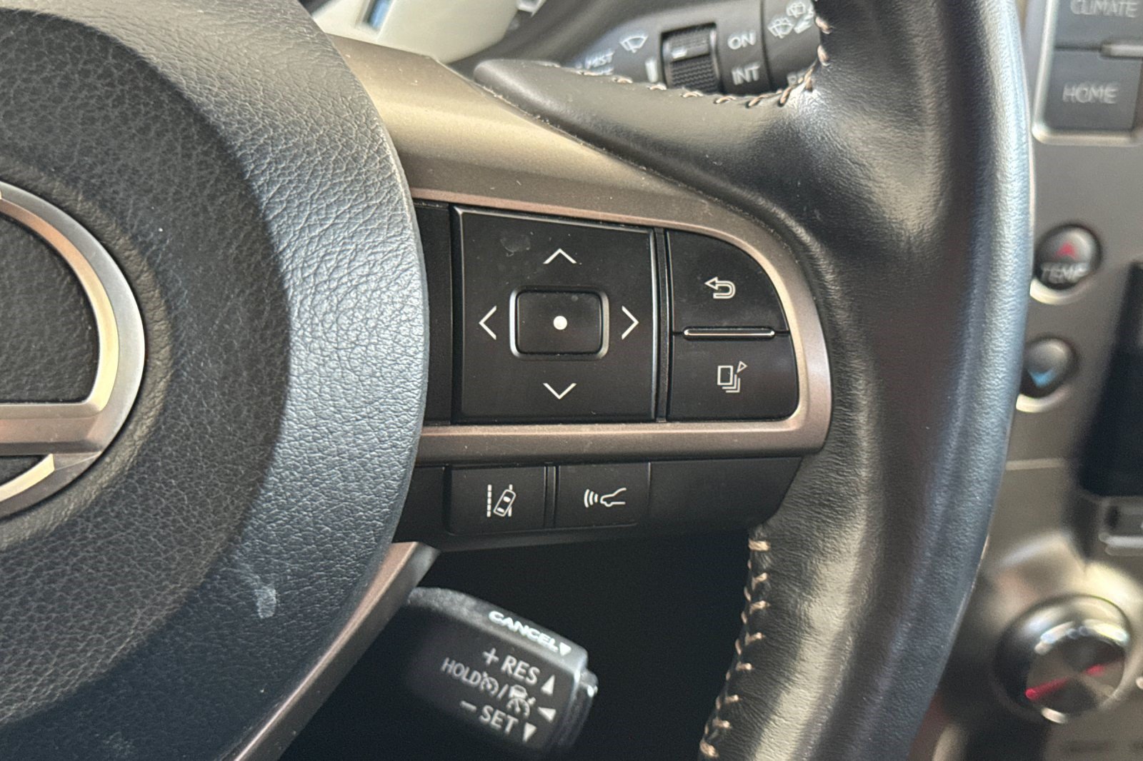 Certified 2021 Lexus GX 460 Premium w/ Premium Plus Package AWD/4WD image 32