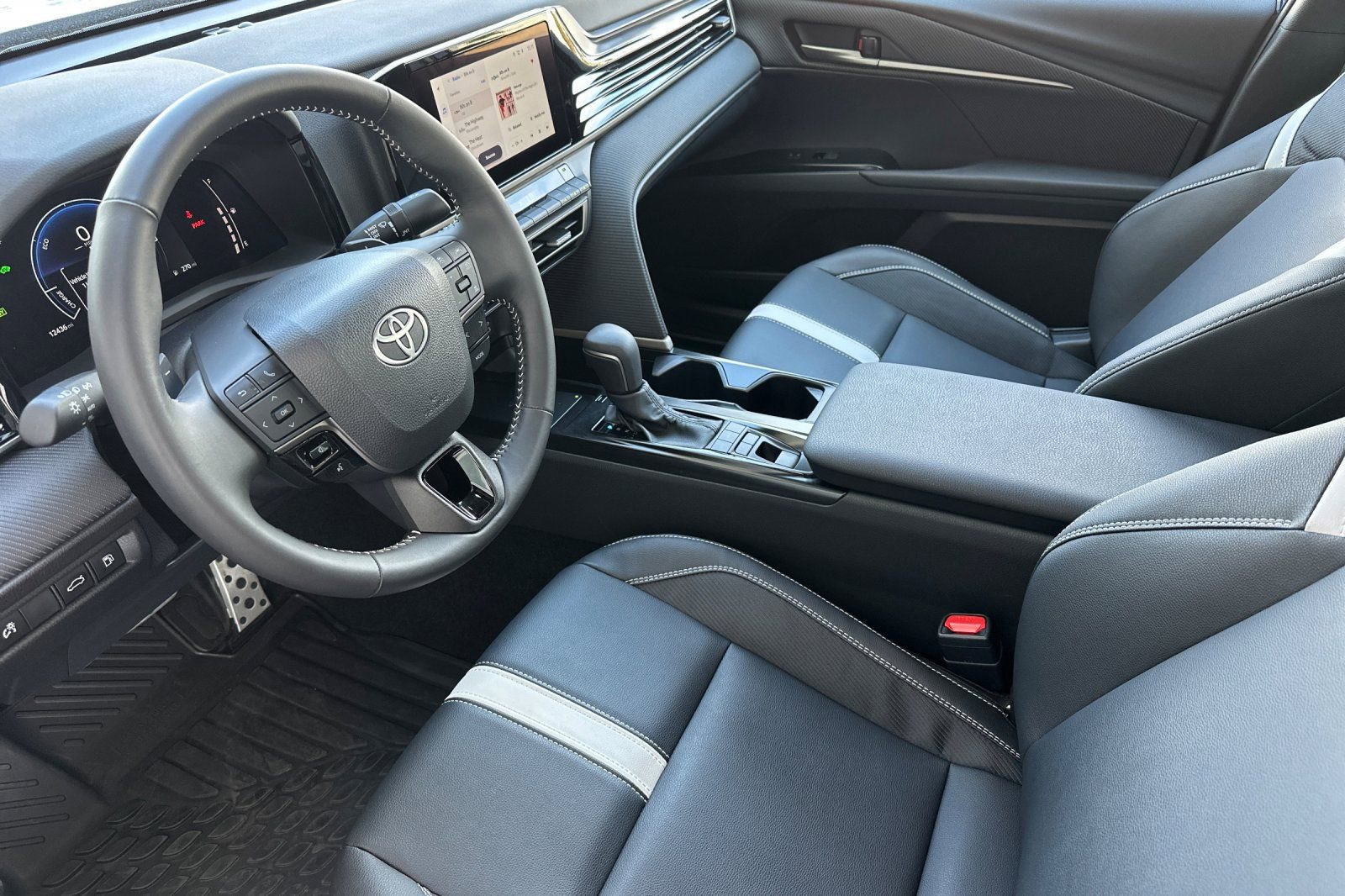 Used 2026 Toyota Camry SE image 12