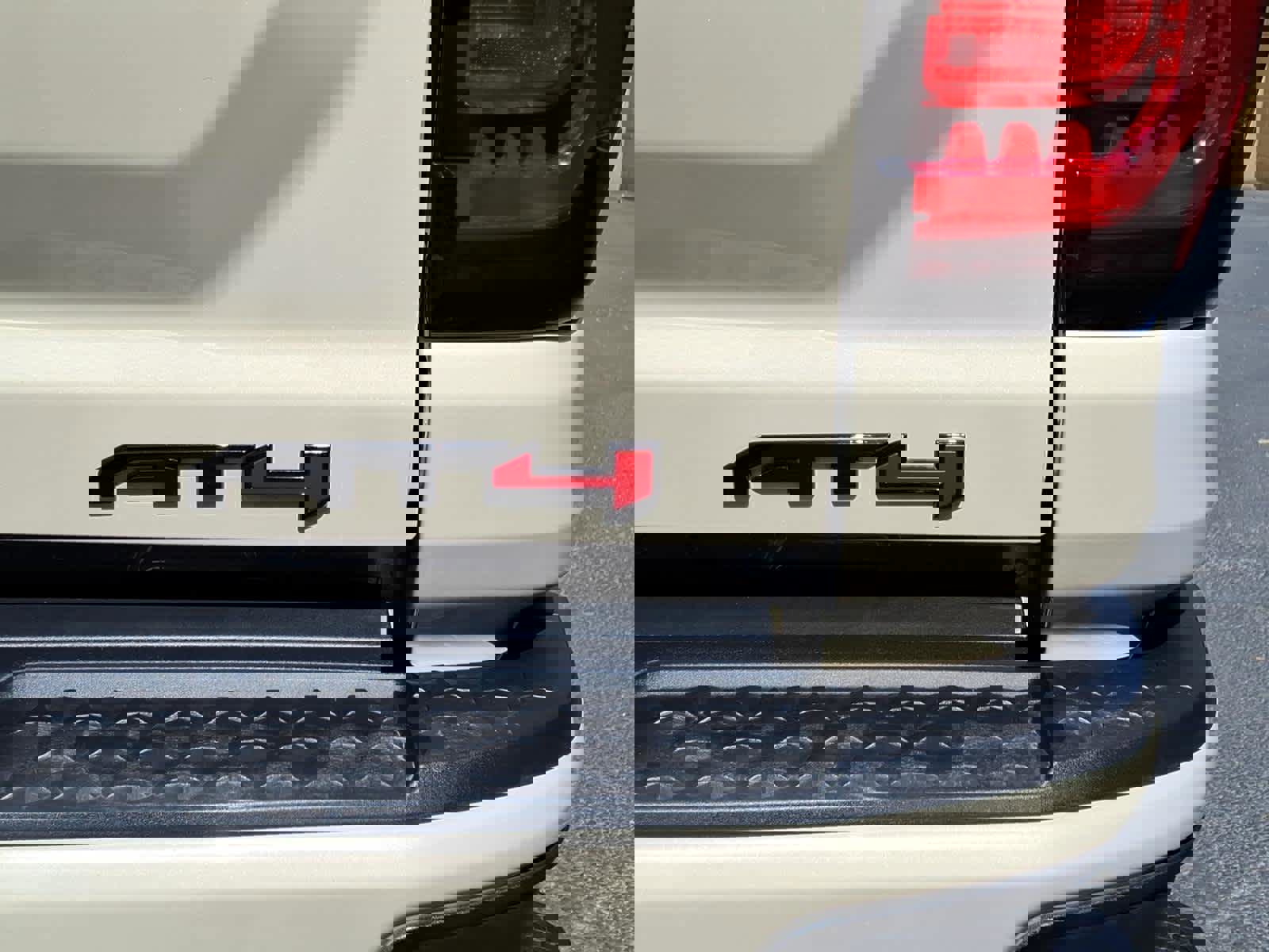 Used 2024 GMC Canyon AT4 w/ AT4 Premium Package image 16