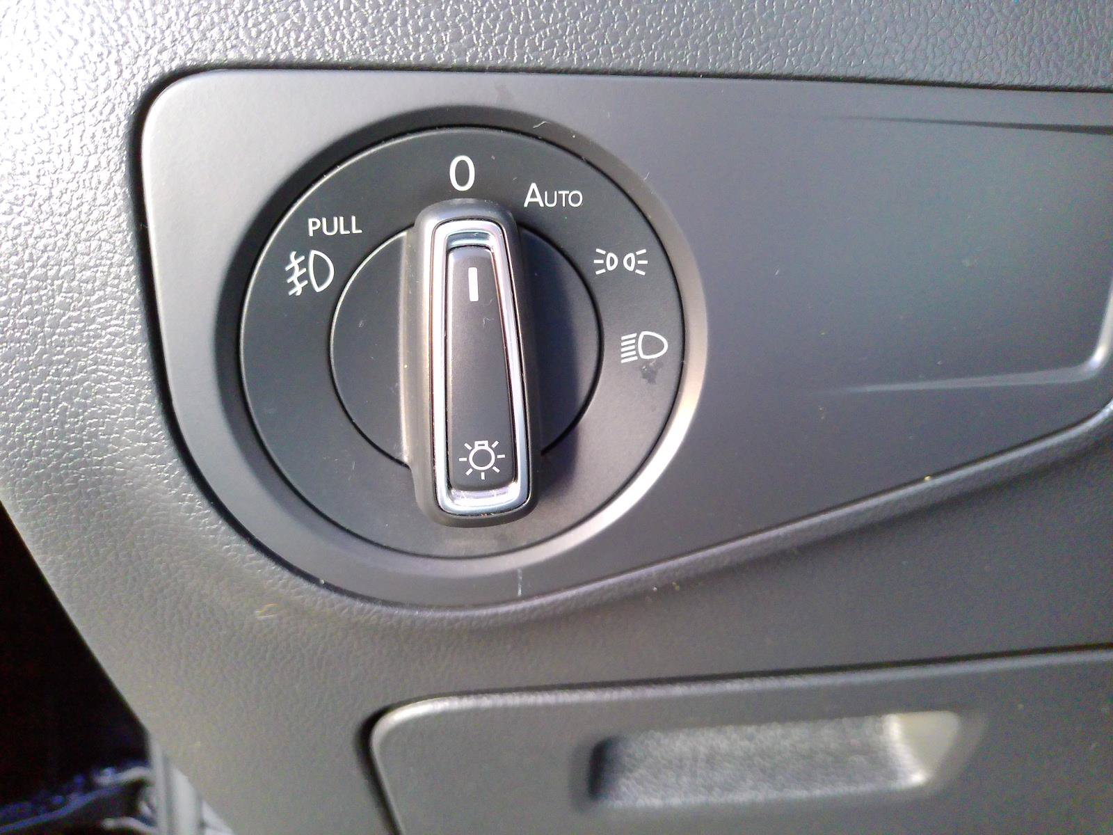 Used 2021 Volkswagen Tiguan SEL AWD/4WD image 28
