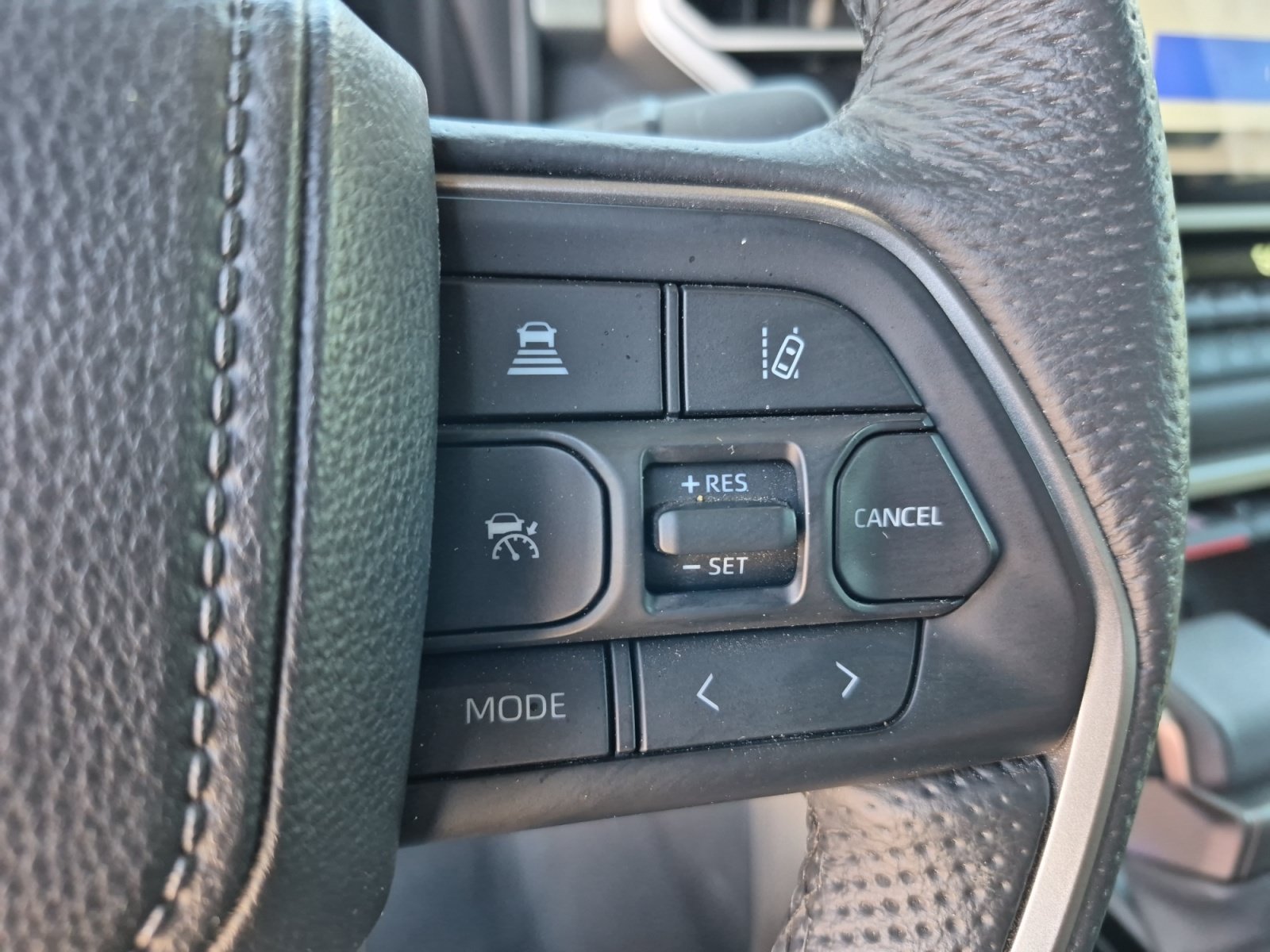 Used 2025 Toyota Tundra Limited AWD/4WD image 28