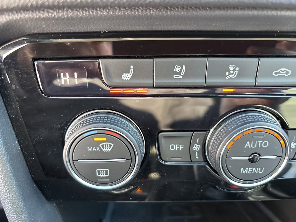 Used 2024 Volkswagen Taos SEL image 23