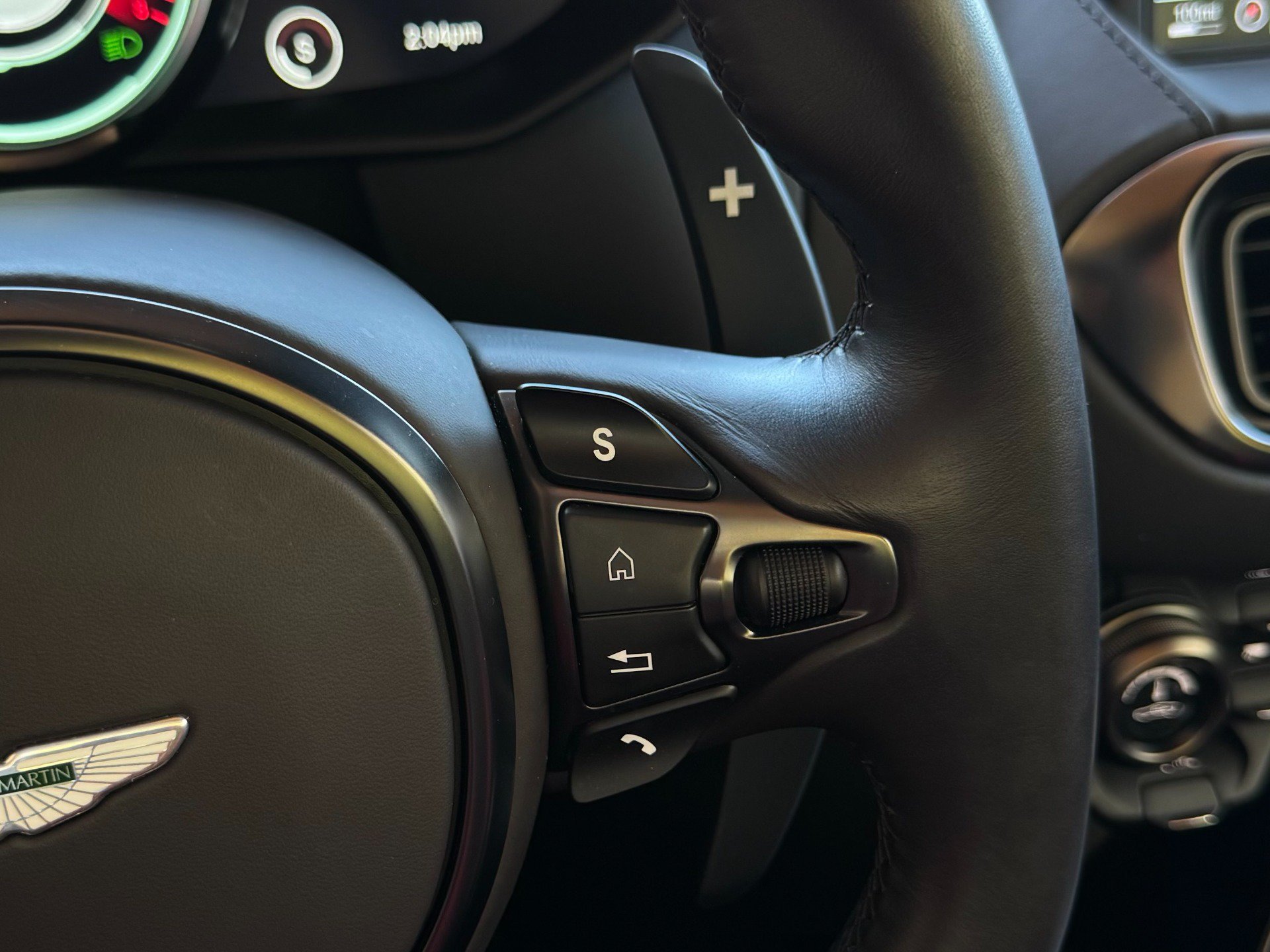 Used 2023 Aston Martin V8 Vantage Roadster RWD image 49