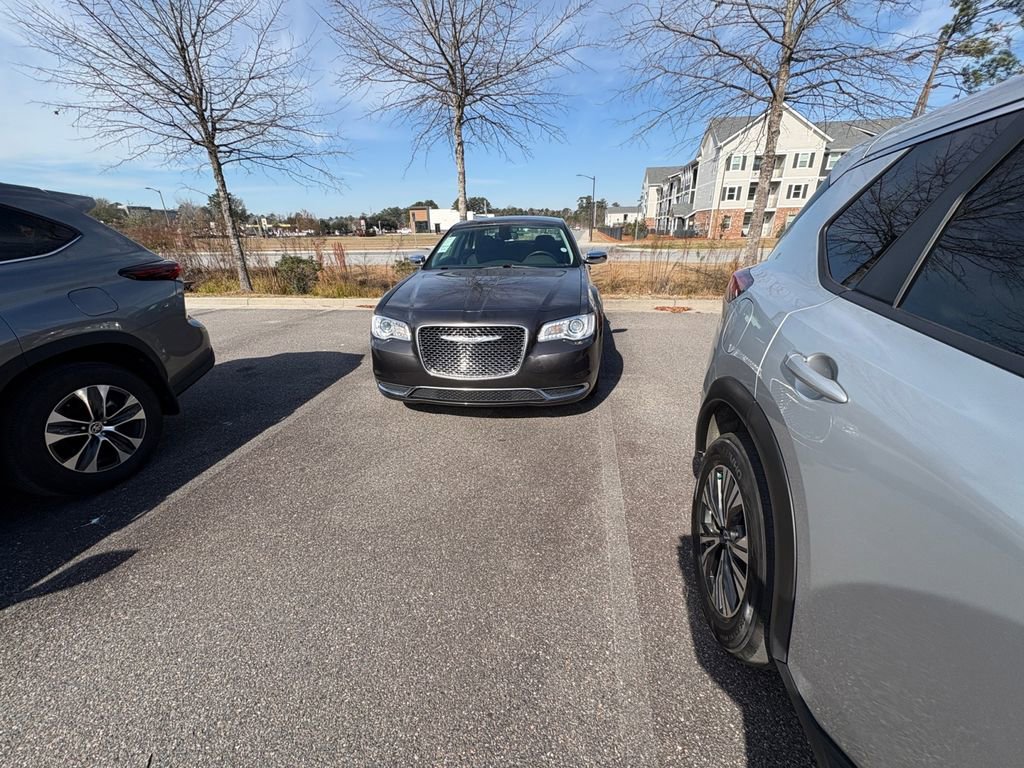 Used 2019 Chrysler 300 Touring w/ Chrome Appearance Package image 28