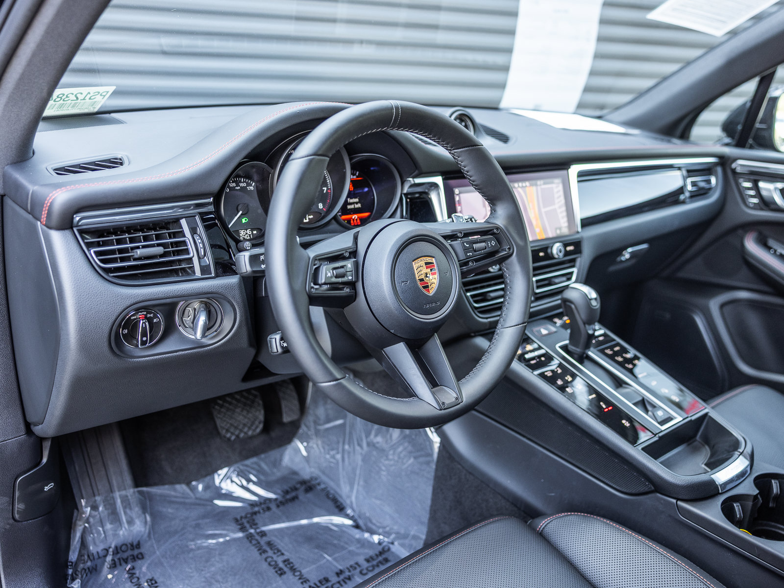 Certified 2026 Porsche Macan AWD/4WD image 4