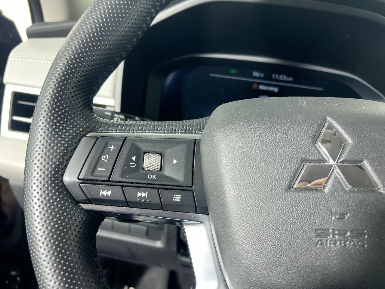 Used 2024 Mitsubishi Outlander SEL FWD image 12