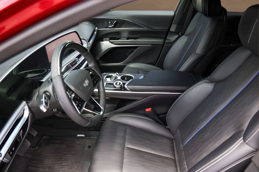 Certified 2024 Cadillac Lyriq Luxury AWD/4WD image 9
