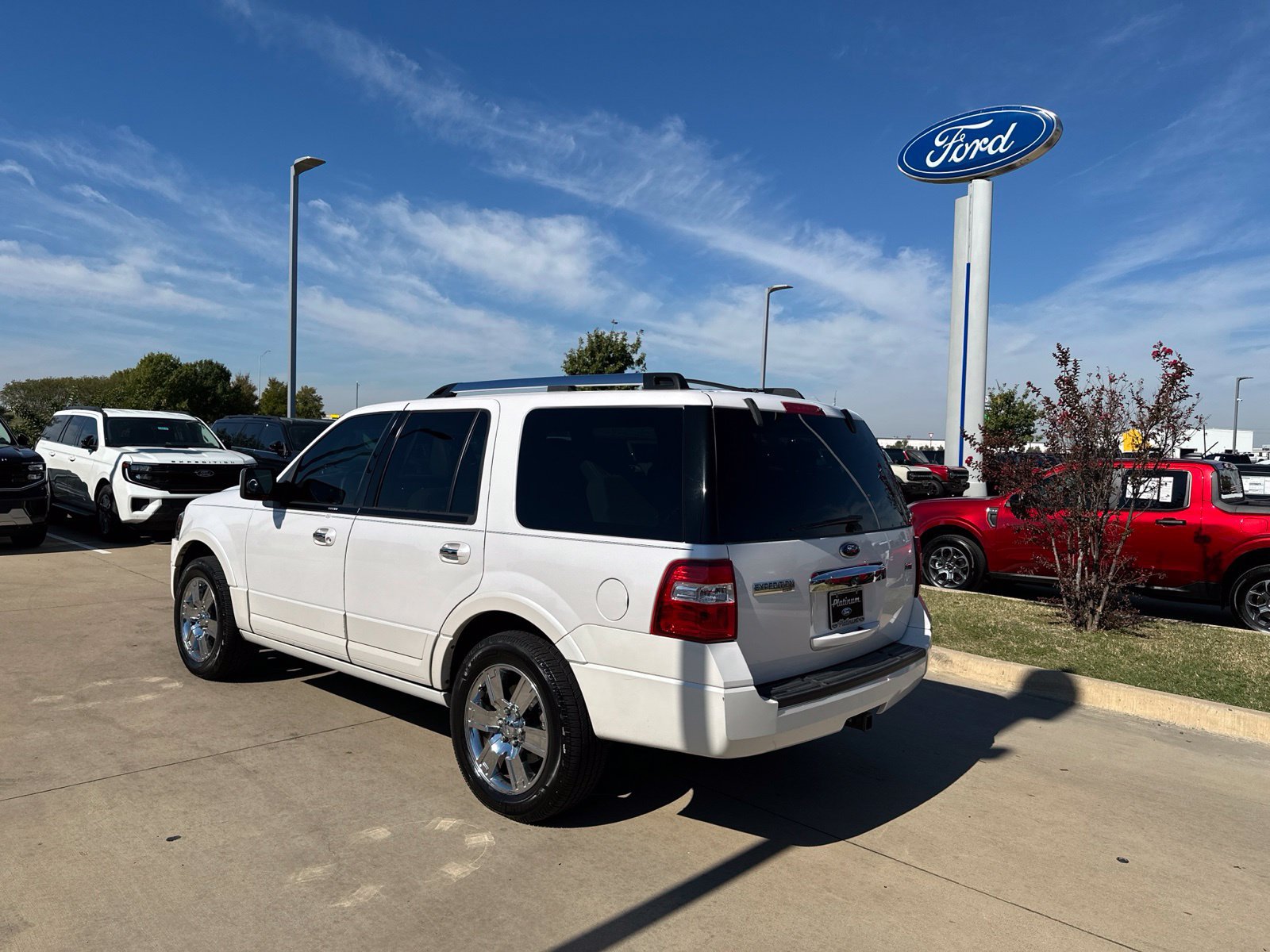 Used 2010 Ford Expedition Limited RWD image 3
