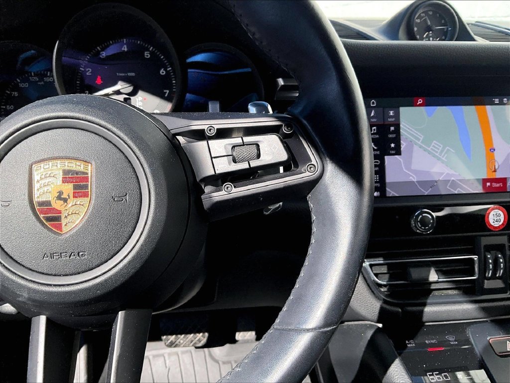 Certified 2023 Porsche Macan AWD/4WD image 24