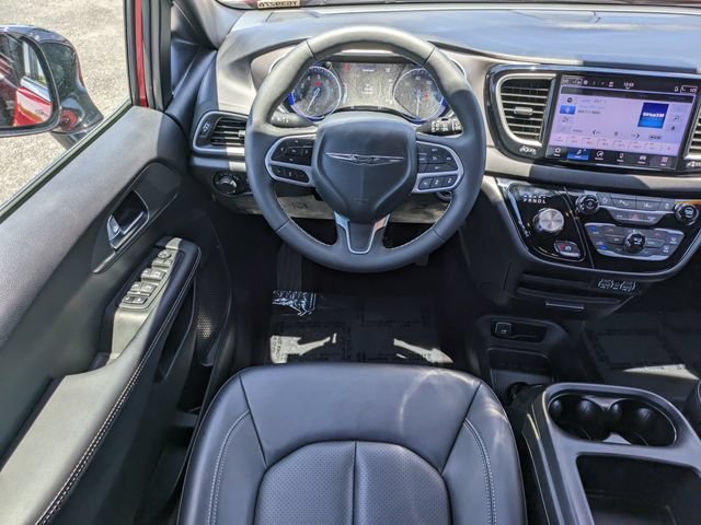 Used 2025 Chrysler Voyager LX FWD image 20