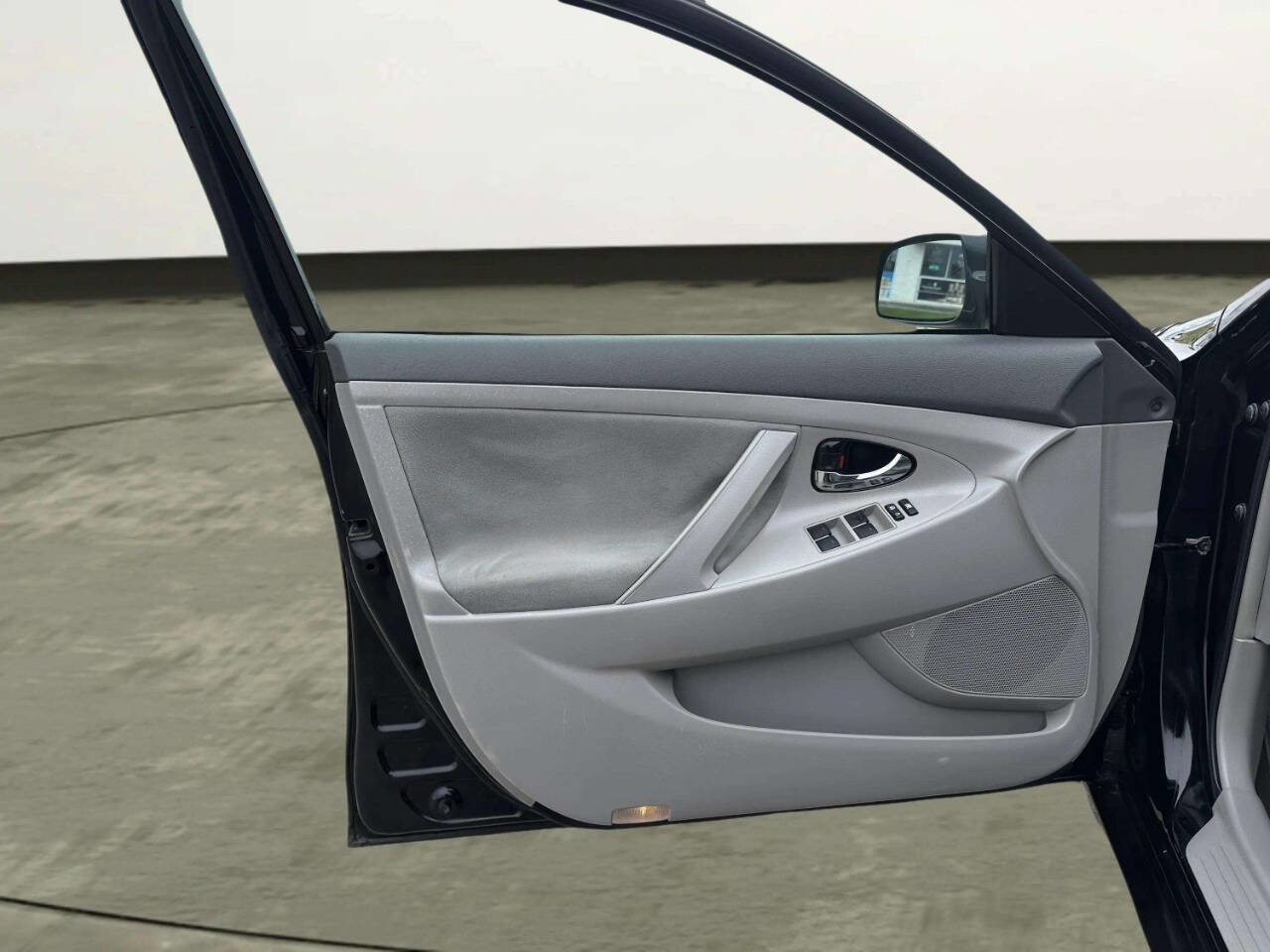 Used 2011 Toyota Camry LE w/ LE Extra-Value Pkg image 10