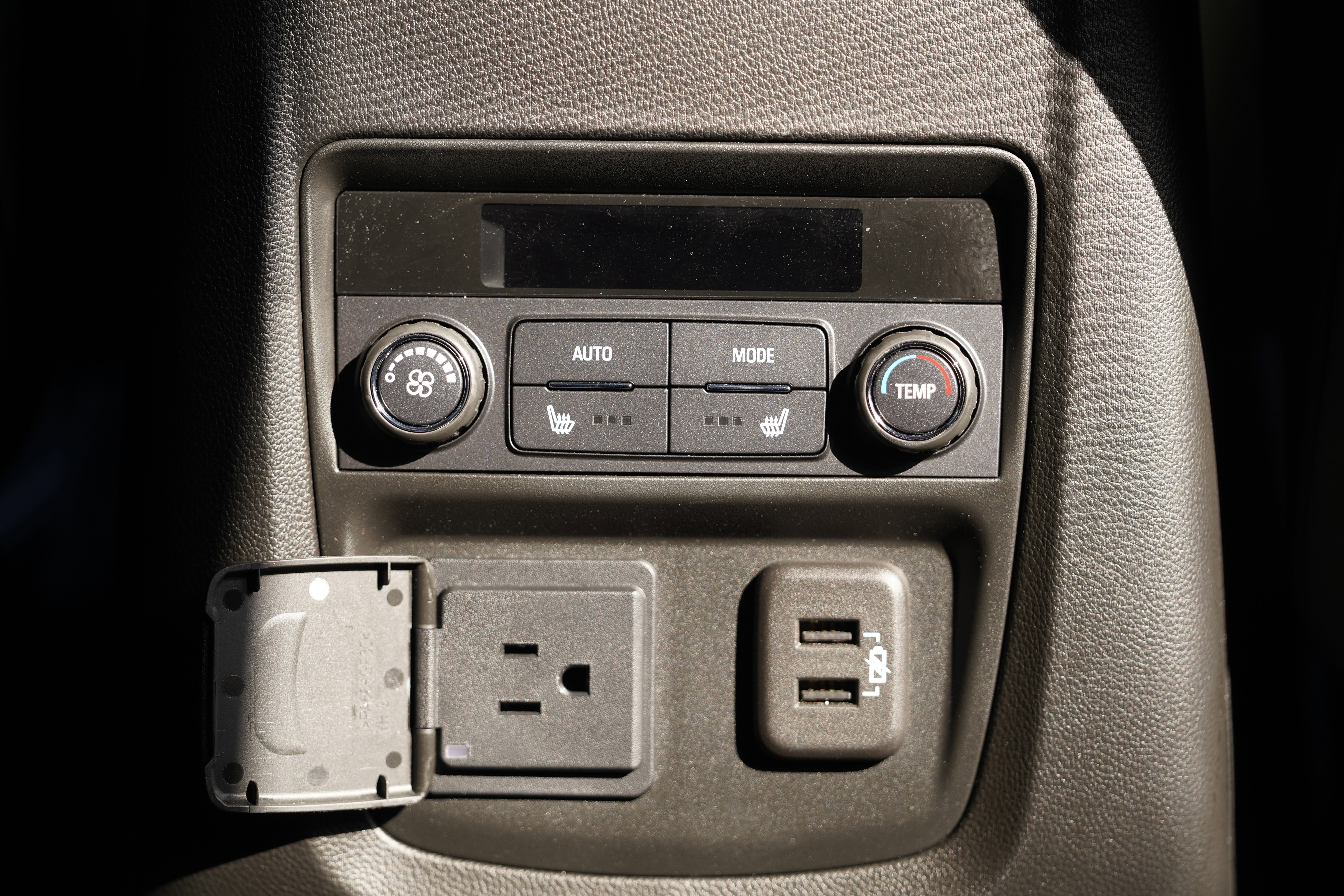 Used 2024 Buick Enclave Avenir w/ Avenir Technology Package image 14