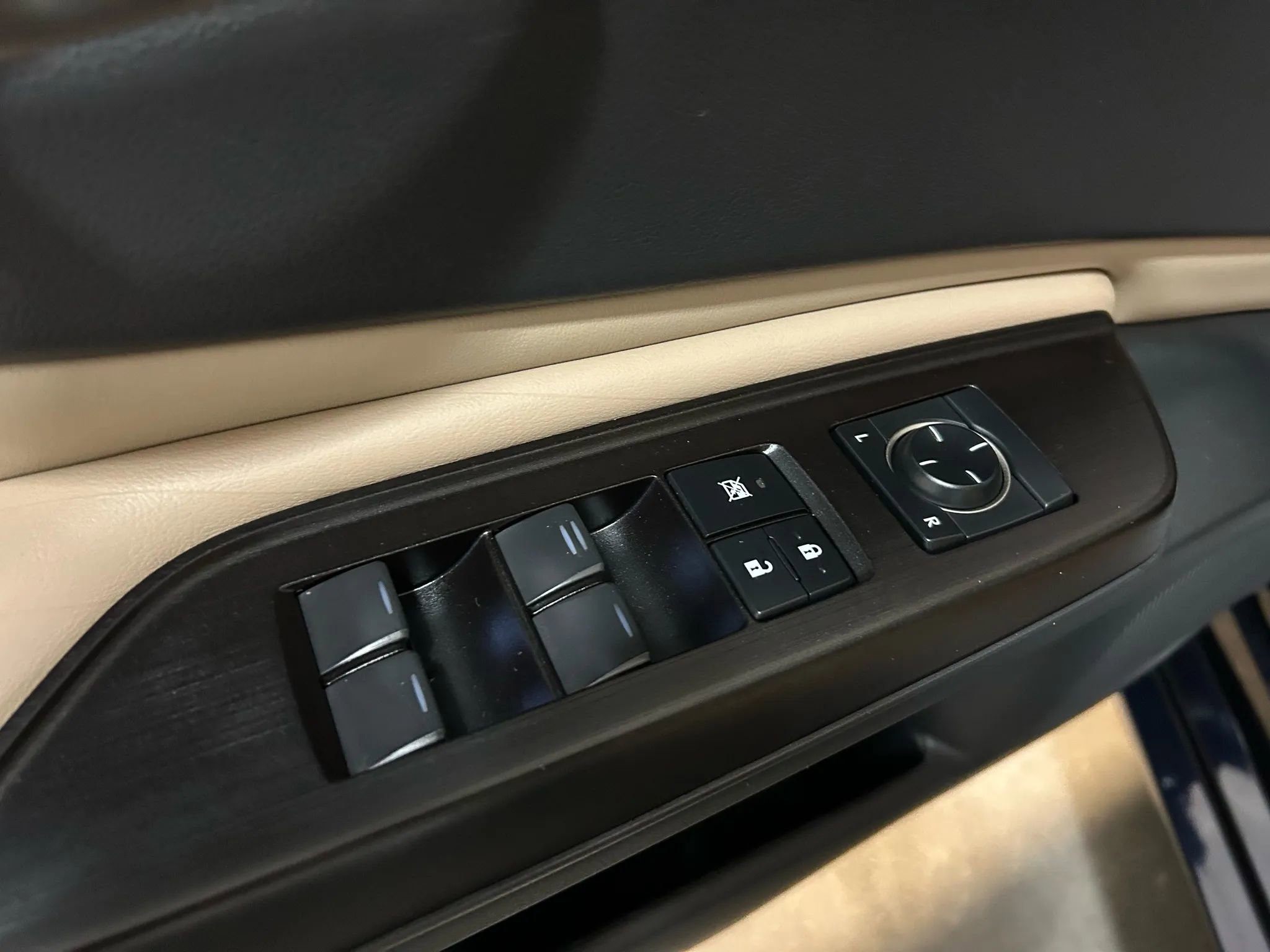 Used 2019 Lexus ES 350 w/ Accessory Package 2 image 17