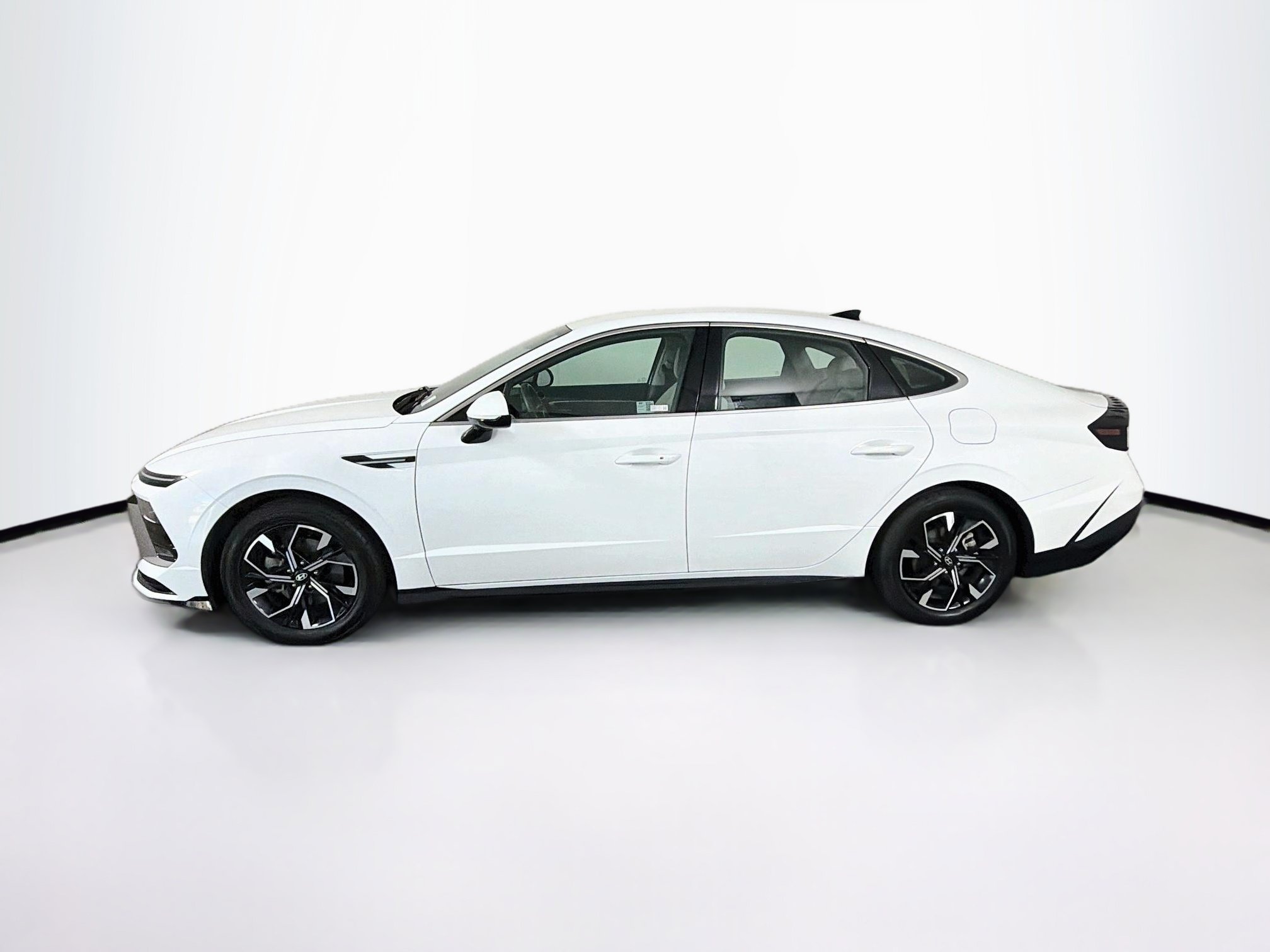 Used 2024 Hyundai Sonata SEL FWD image 4