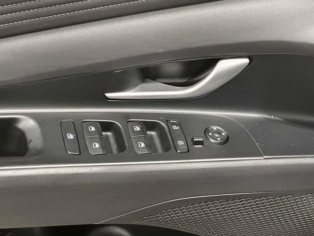 Used 2025 Hyundai Elantra SEL FWD image 15