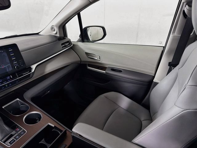 Used 2022 Toyota Sienna XLE w/ XLE Plus Package FWD image 31