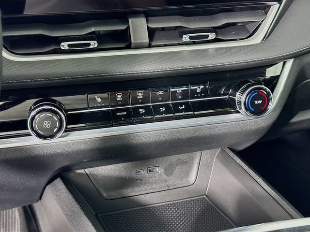 Used 2025 Chevrolet Equinox LT FWD image 17