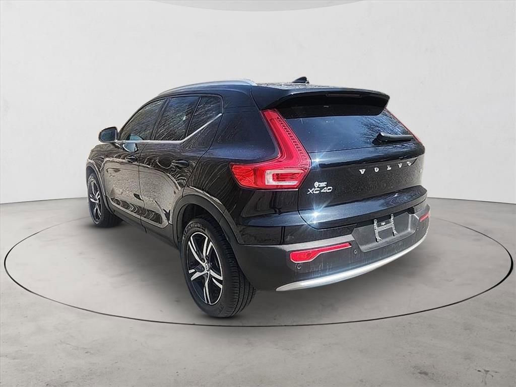 Certified 2025 Volvo XC40 B5 Core AWD/4WD image 3