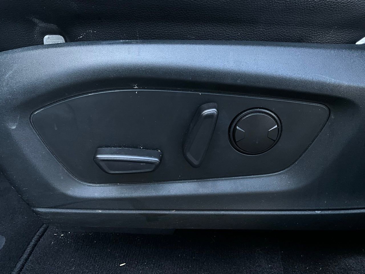 Used 2021 Ford Explorer XLT w/ Equipment Group 202A image 11