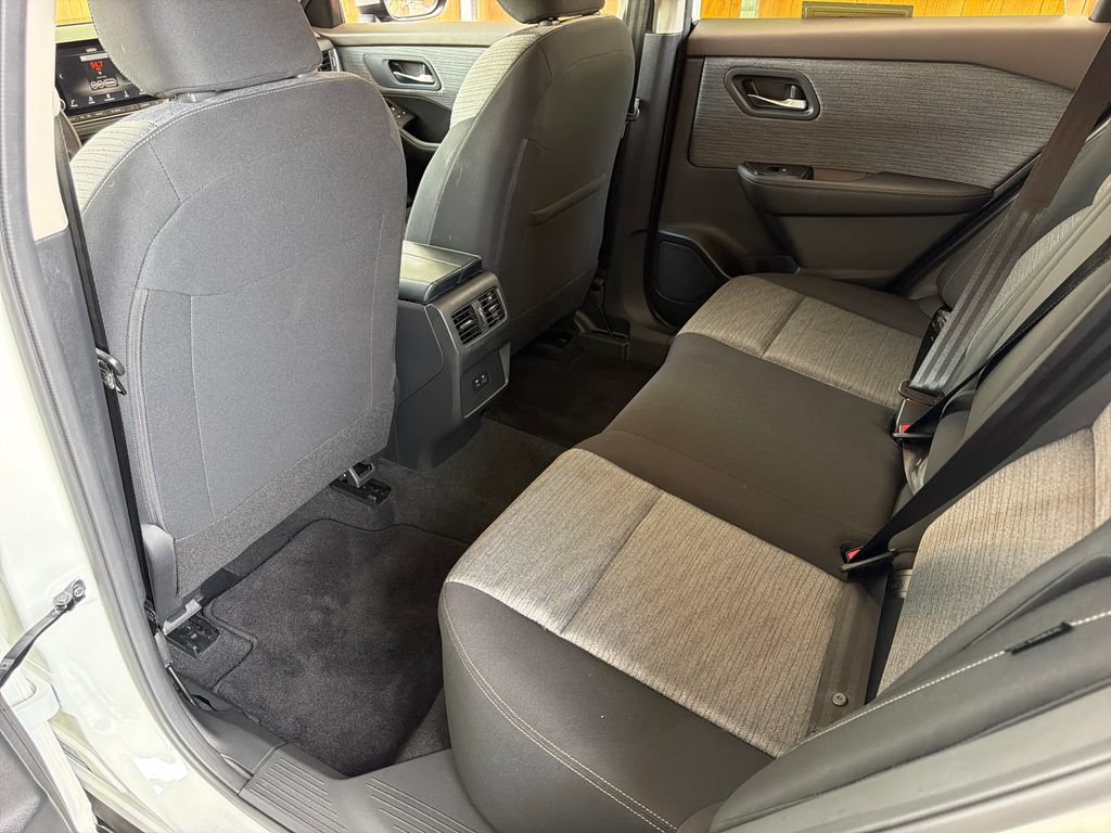 Used 2023 Nissan Rogue SV FWD image 29