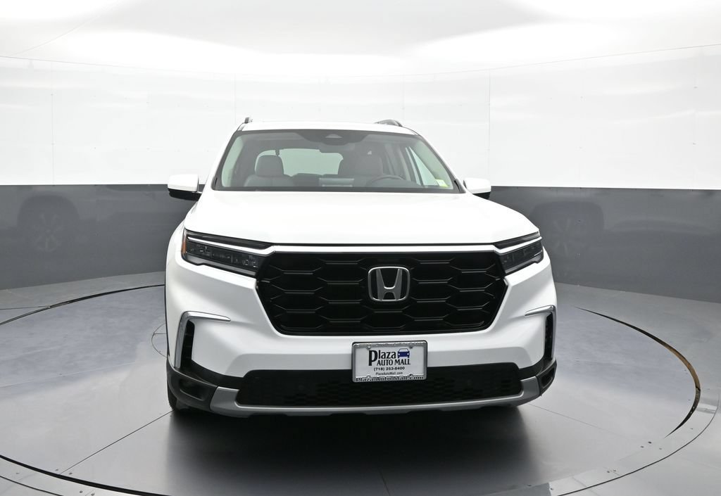 Certified 2024 Honda Pilot Touring image 2