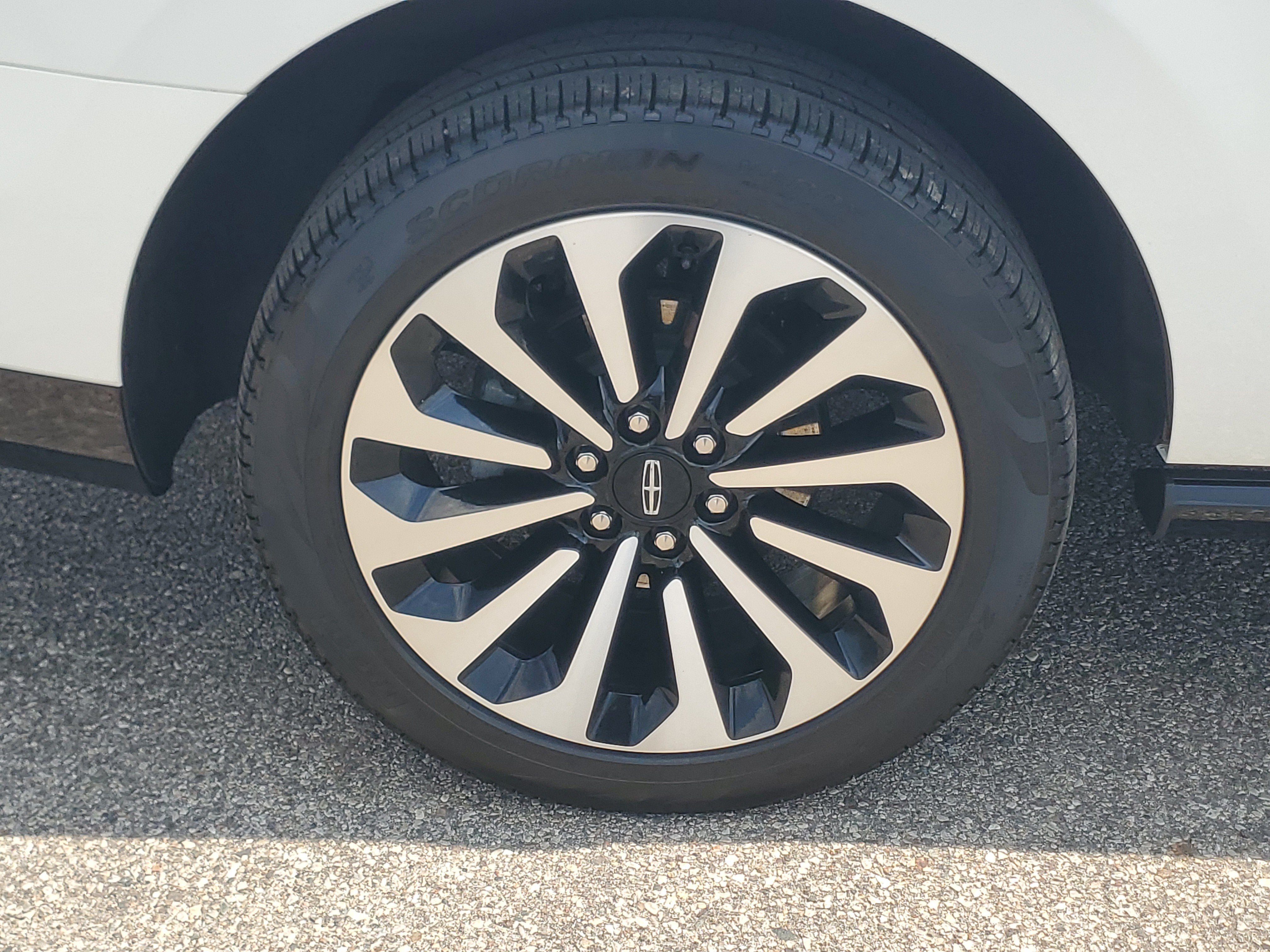 Used 2024 Lincoln Navigator Reserve AWD/4WD image 7