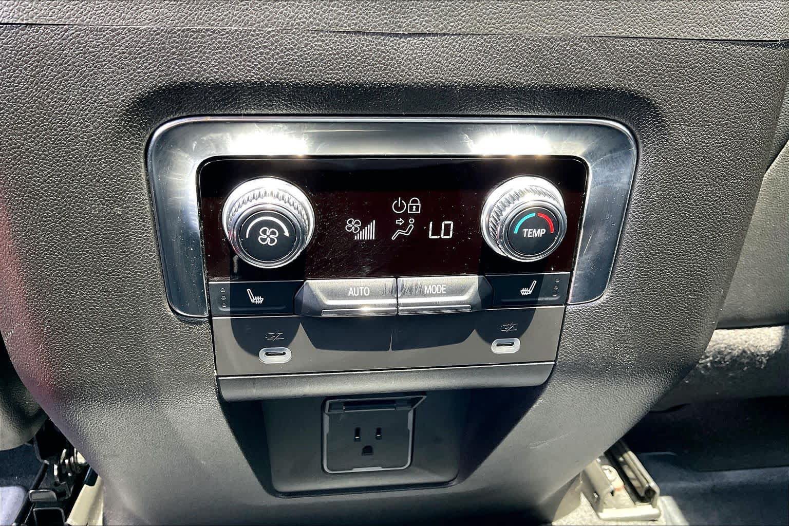 Certified 2024 GMC Yukon AT4 w/ AT4 Premium Package AWD/4WD image 30