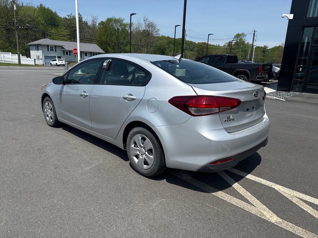 Used 2017 Kia Forte LX FWD image 3