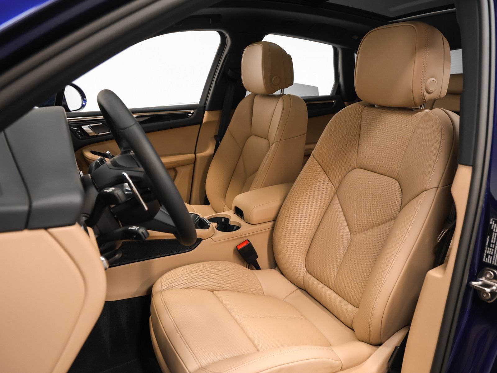 Certified 2026 Porsche Macan AWD/4WD image 40
