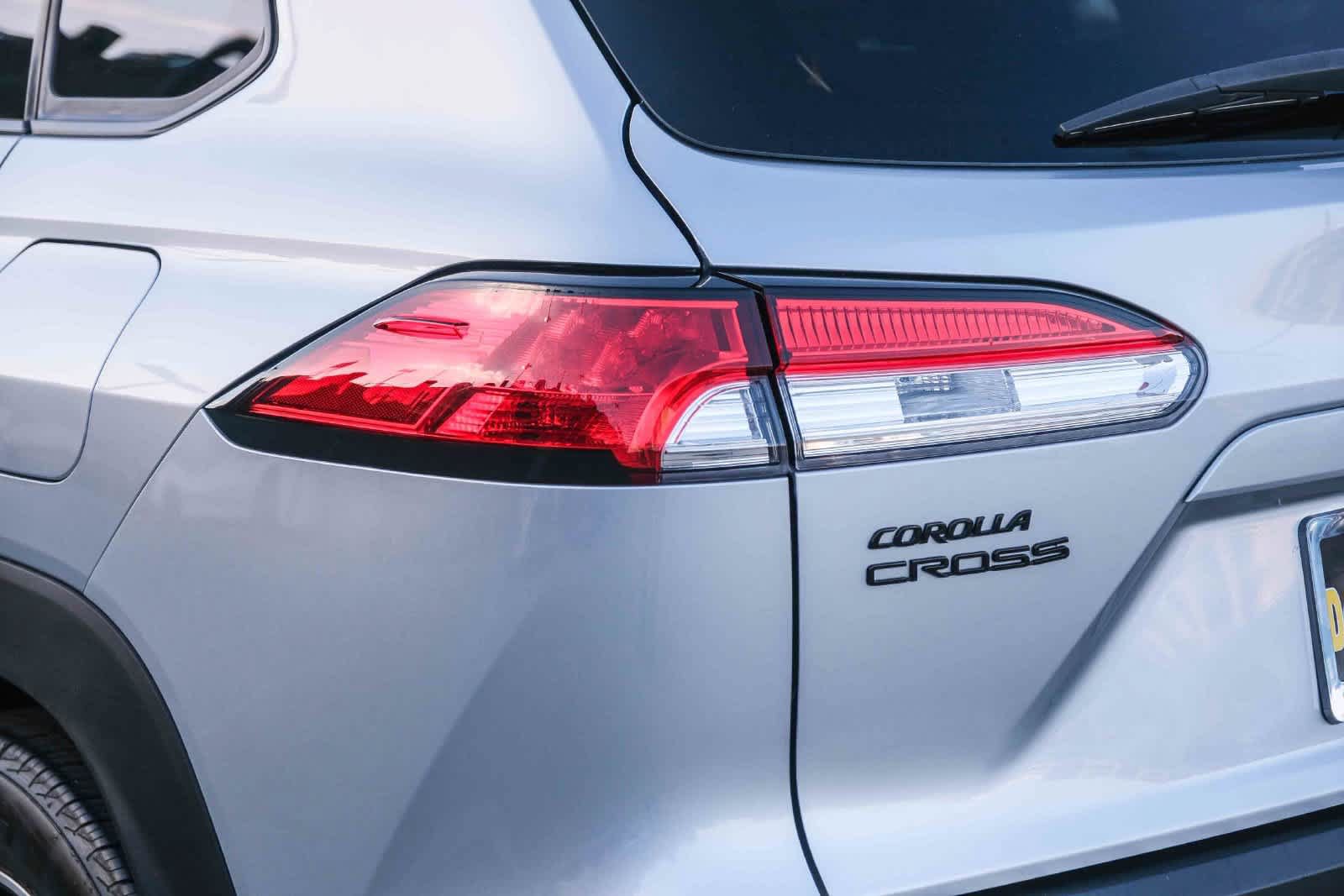 Used 2023 Toyota Corolla Cross AWD Hybrid image 7