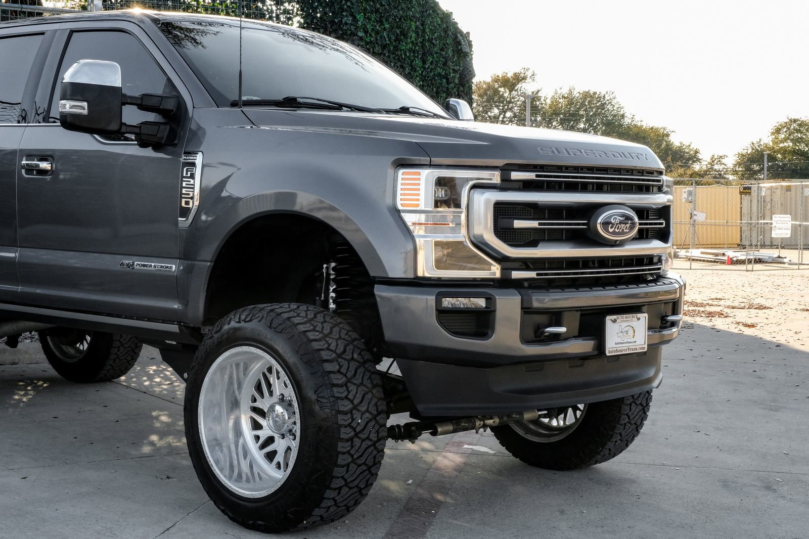 Used 2022 Ford F250 Platinum w/ FX4 Off-Road Package AWD/4WD image 7