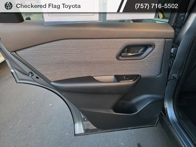 Used 2023 Nissan Rogue S image 37